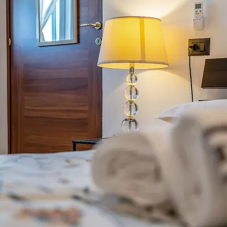 Borgo Antico Apartamento Paruzzaro